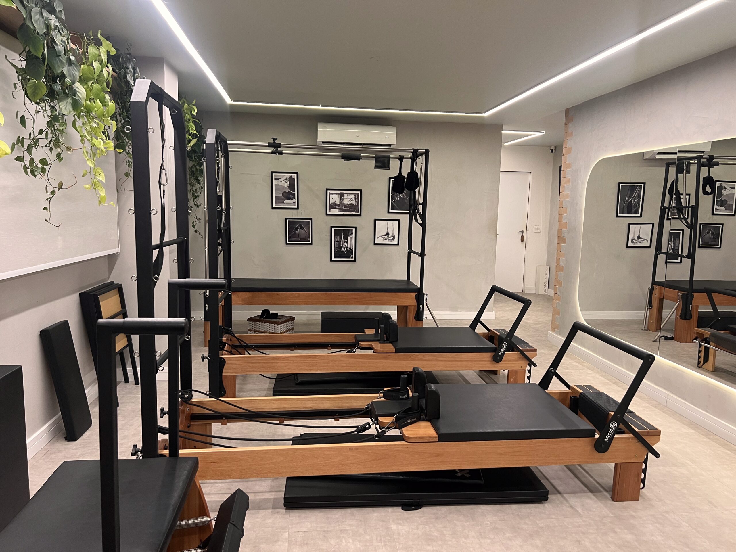 Estúdio de Pilates da Meraki com aparelhos
